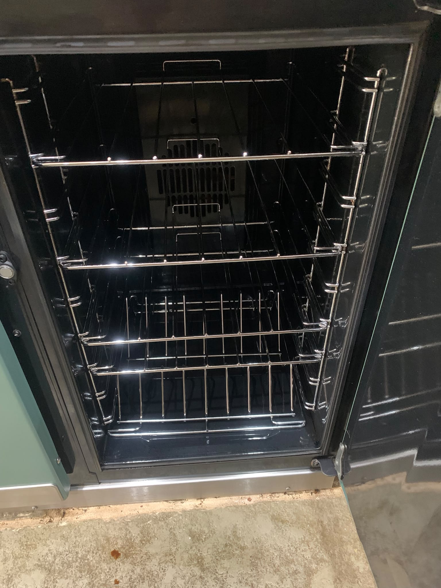 Oven Clean — Range Cooker in Surrey — AM 2 PM Cleaning Services